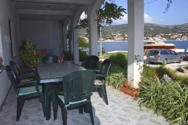 Apartments Ivan Orlic Vinišće Oda fotoğraf